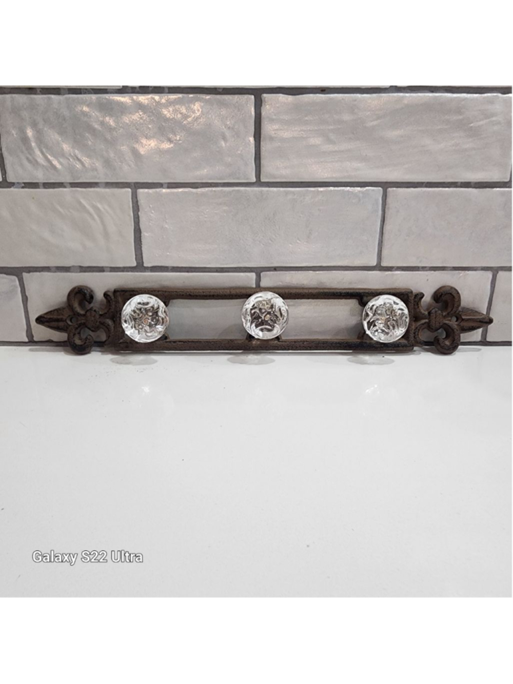 Cast Iron Fleur-de-lis wall mount with 3 crystal looking knobs 15.5”